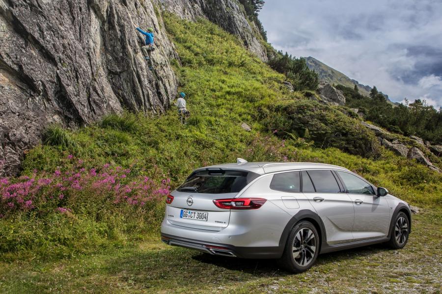  Opel Insignia Country Tourer Turbo 4x4 2017 года  (фото 39 из 44)